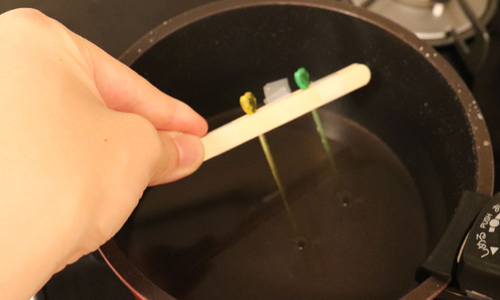ロックキャンディーを作っている様子
