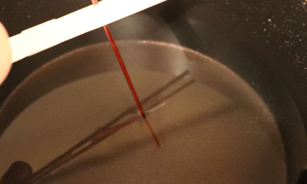 ロックキャンディーを作っている様子