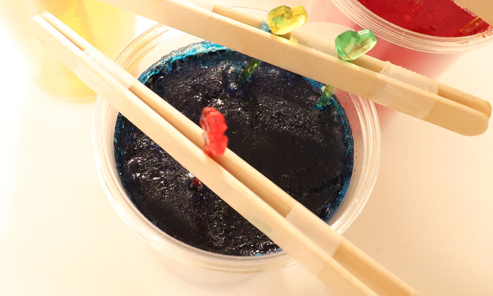 ロックキャンディーを作っている様子