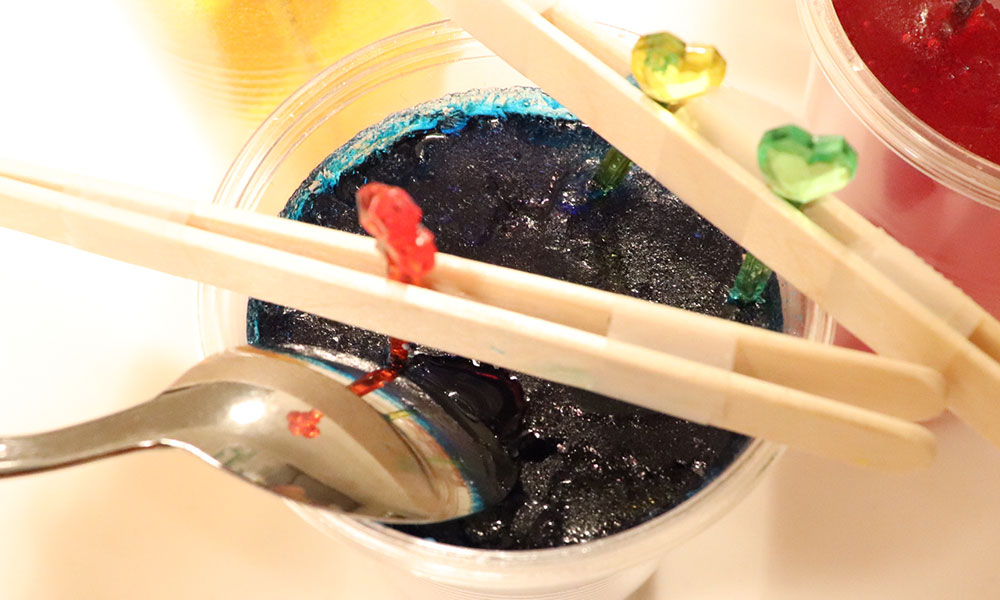 ロックキャンディーを作っている様子